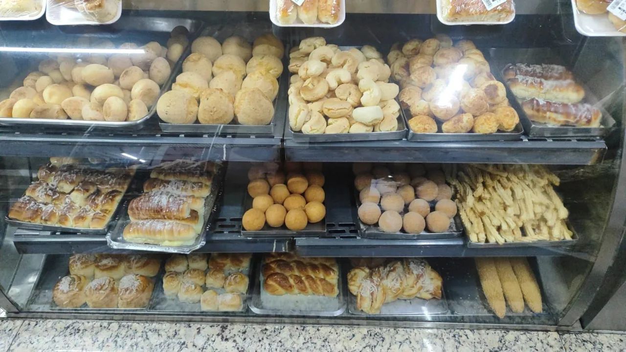 Atendente em panificadora precisa-se