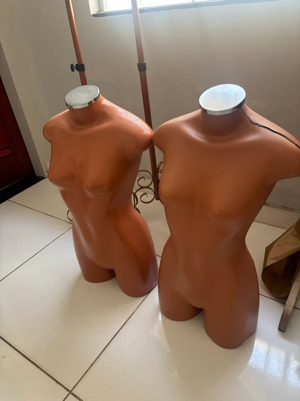 Manequim com suporte  - Foto 2