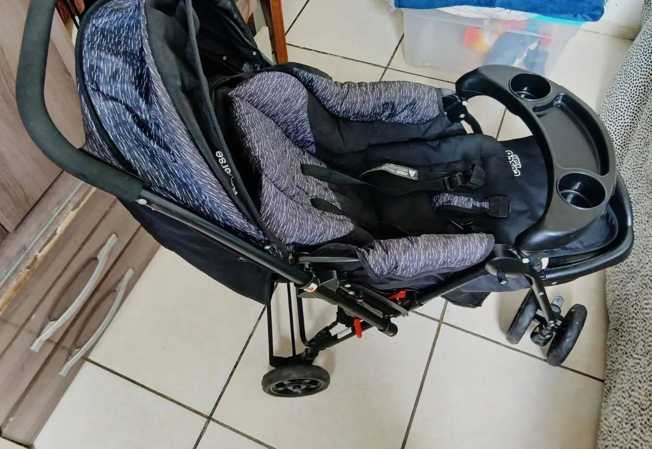 Vendo carrinho de bebê 