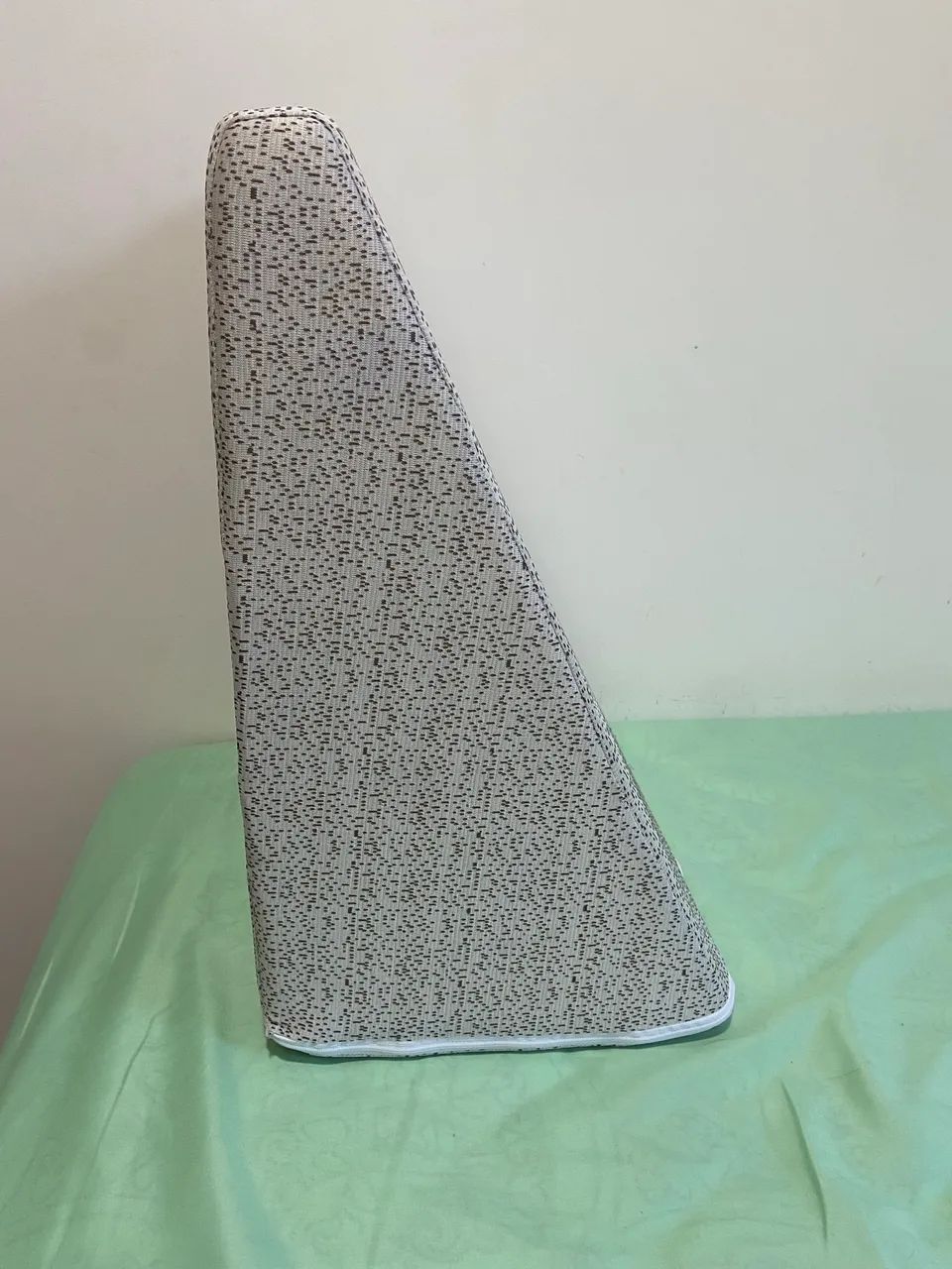 Travesseiro Triangular Anatômico Sem Uso448309561194588161