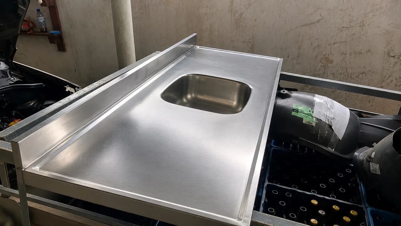 Bancada de Inox com Pia - Excelente Estado