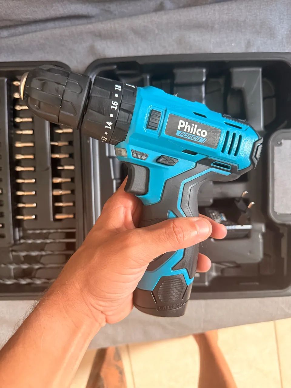 Parafusadeira Philco com todas as peças - Ferramentas de Parafusadeira Philco com todas as peças - Ferramentas de