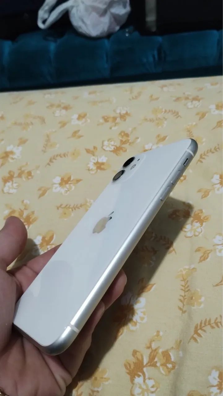 iPhone 11 64GB - Celulares e Smartphones - Fundos, Biguaçu