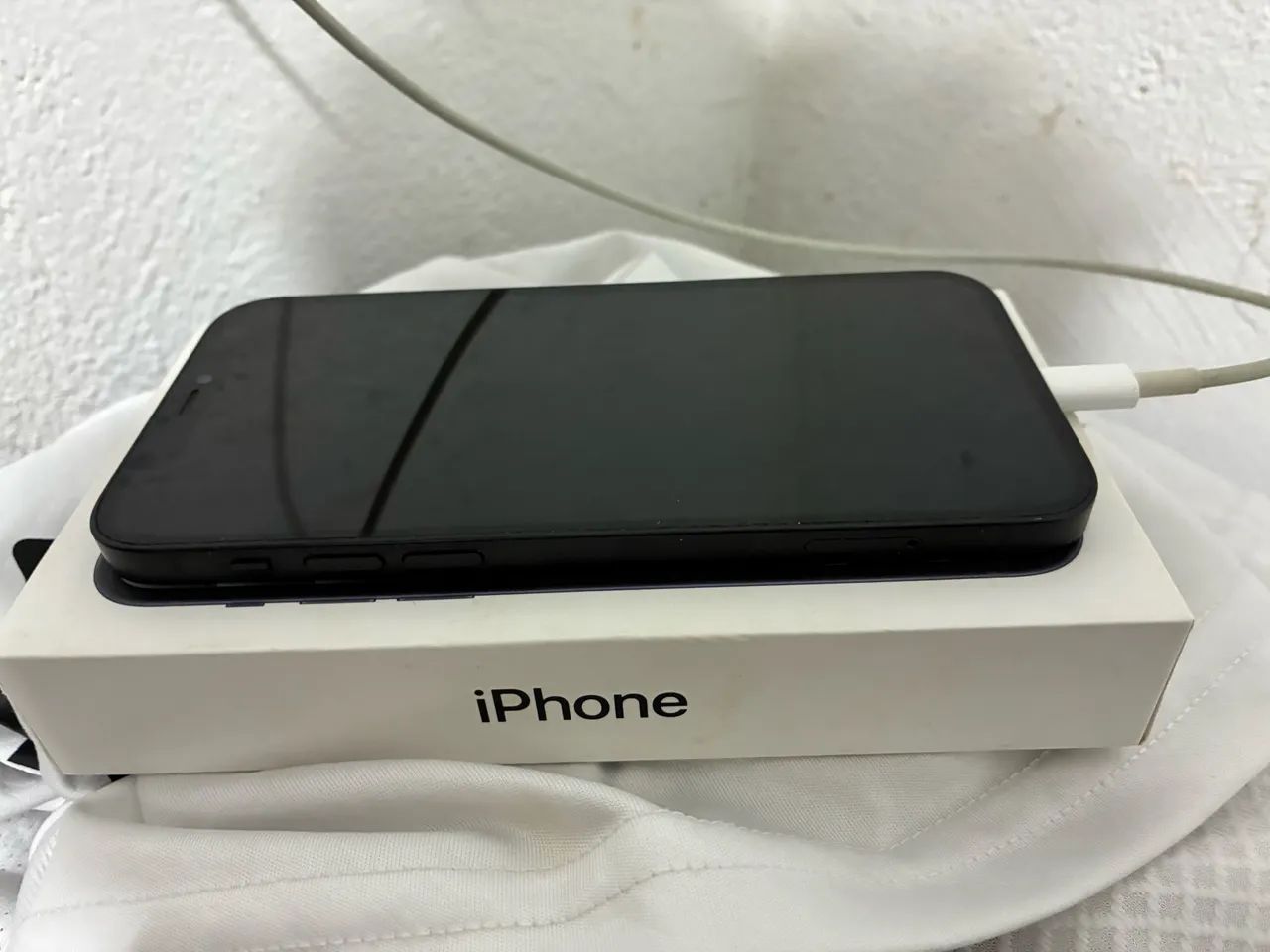 iPhone 12 - 64gb, preto, ótimo estado - R$1.700