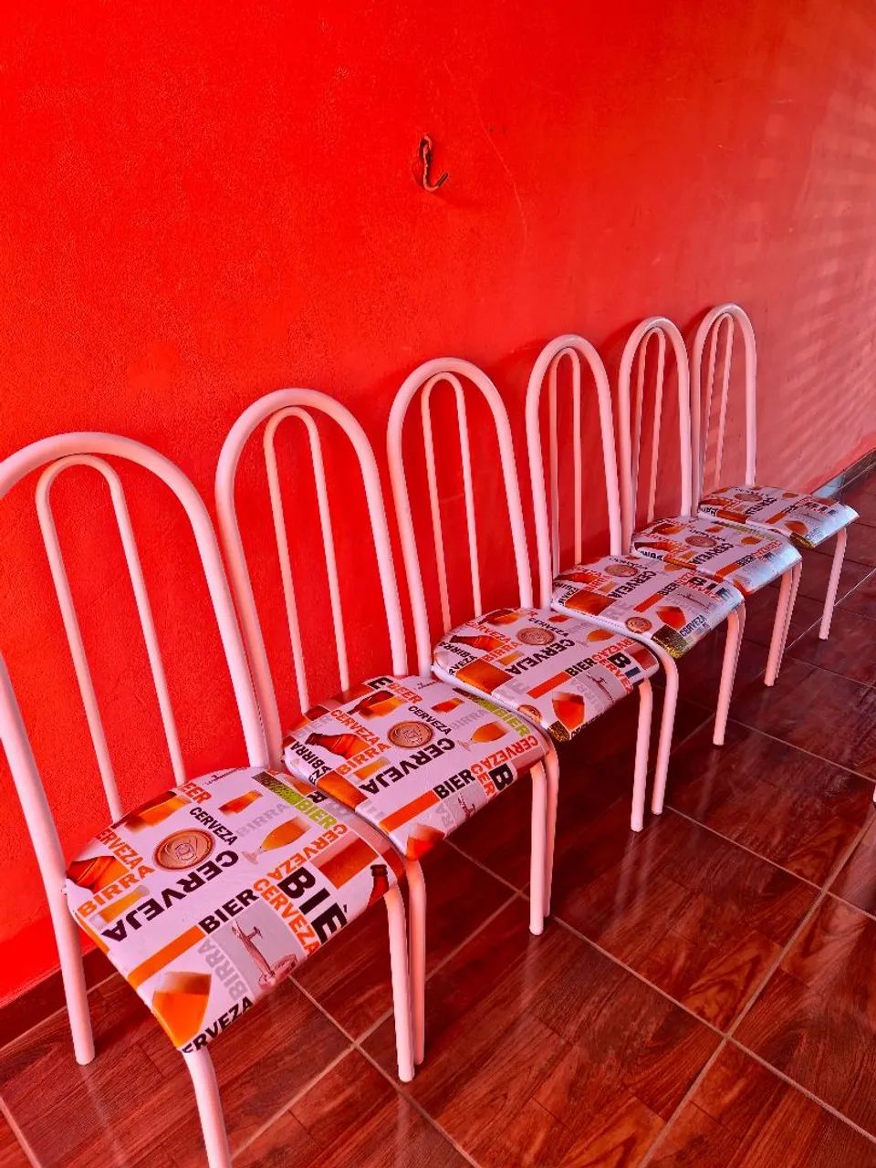 Mesa com 6 cadeiras bem conservadas  - Foto 4