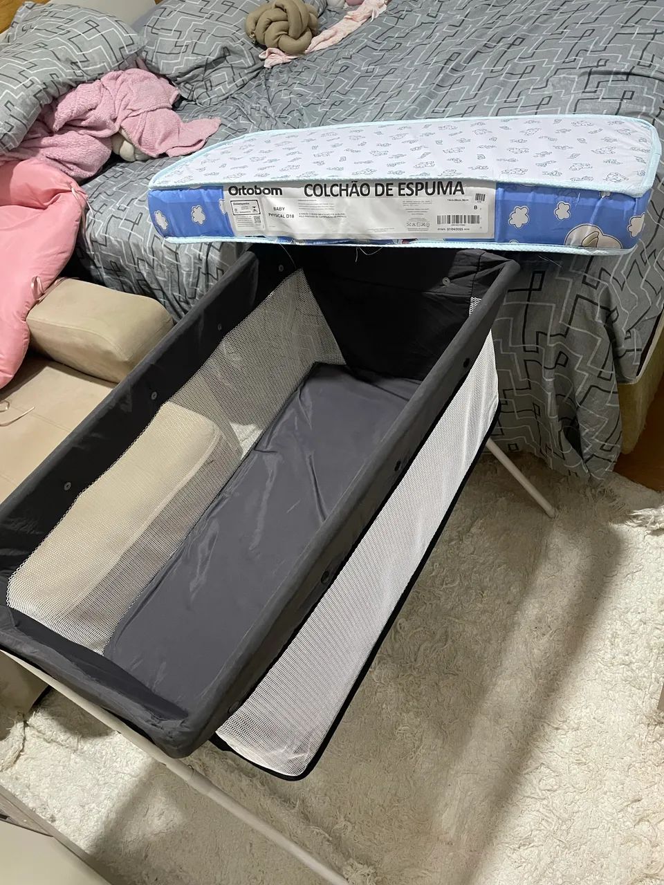 Berço Portátil para bebê com colchão 