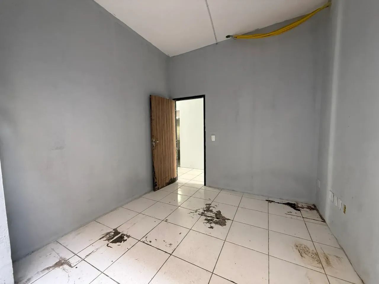 Ponto Comercial com garagem tendo 500m2 2 banheiros salas e area ampla - Foto 4