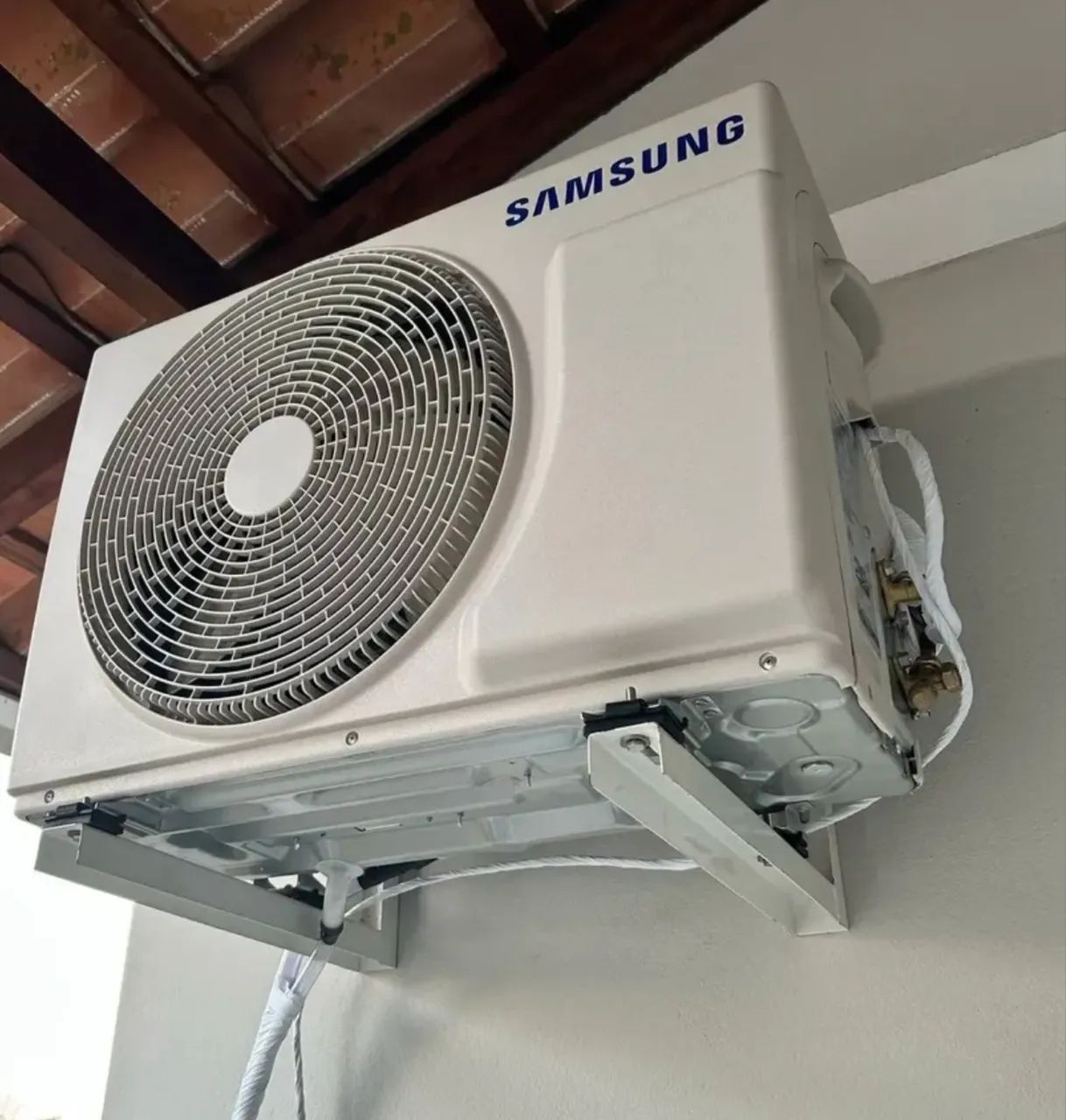 Ar condicionado  split, praticamente novo 