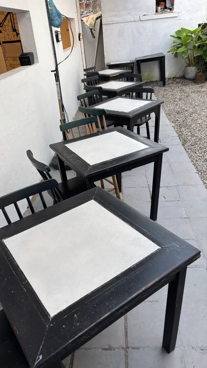 Lote de 6 mesas de madeira com cerâmica no estado  - Foto 5