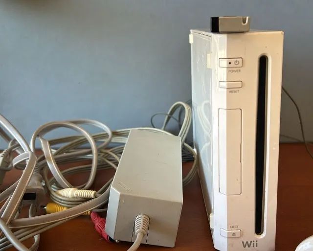 Console Wii + 2 Controles - Consoles de Vídeo Game - Vila Santa