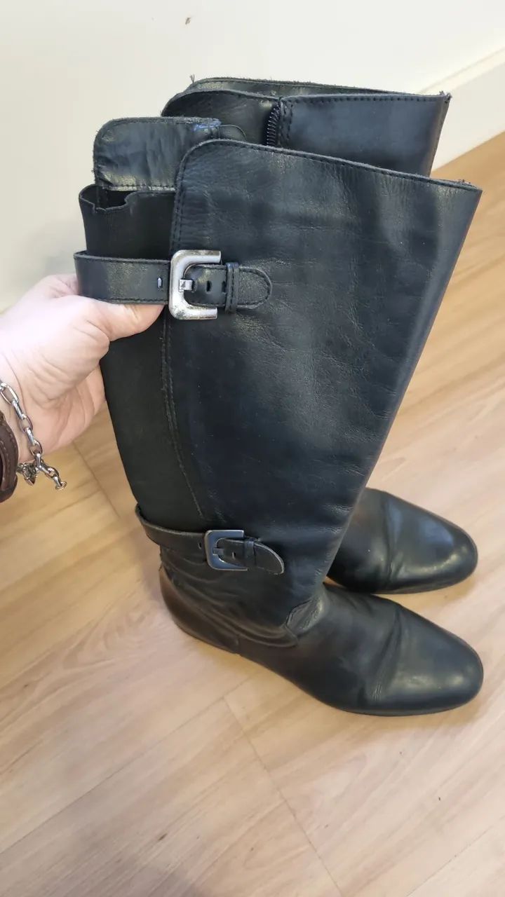 Botas de couro marrom e preta  - Foto 2