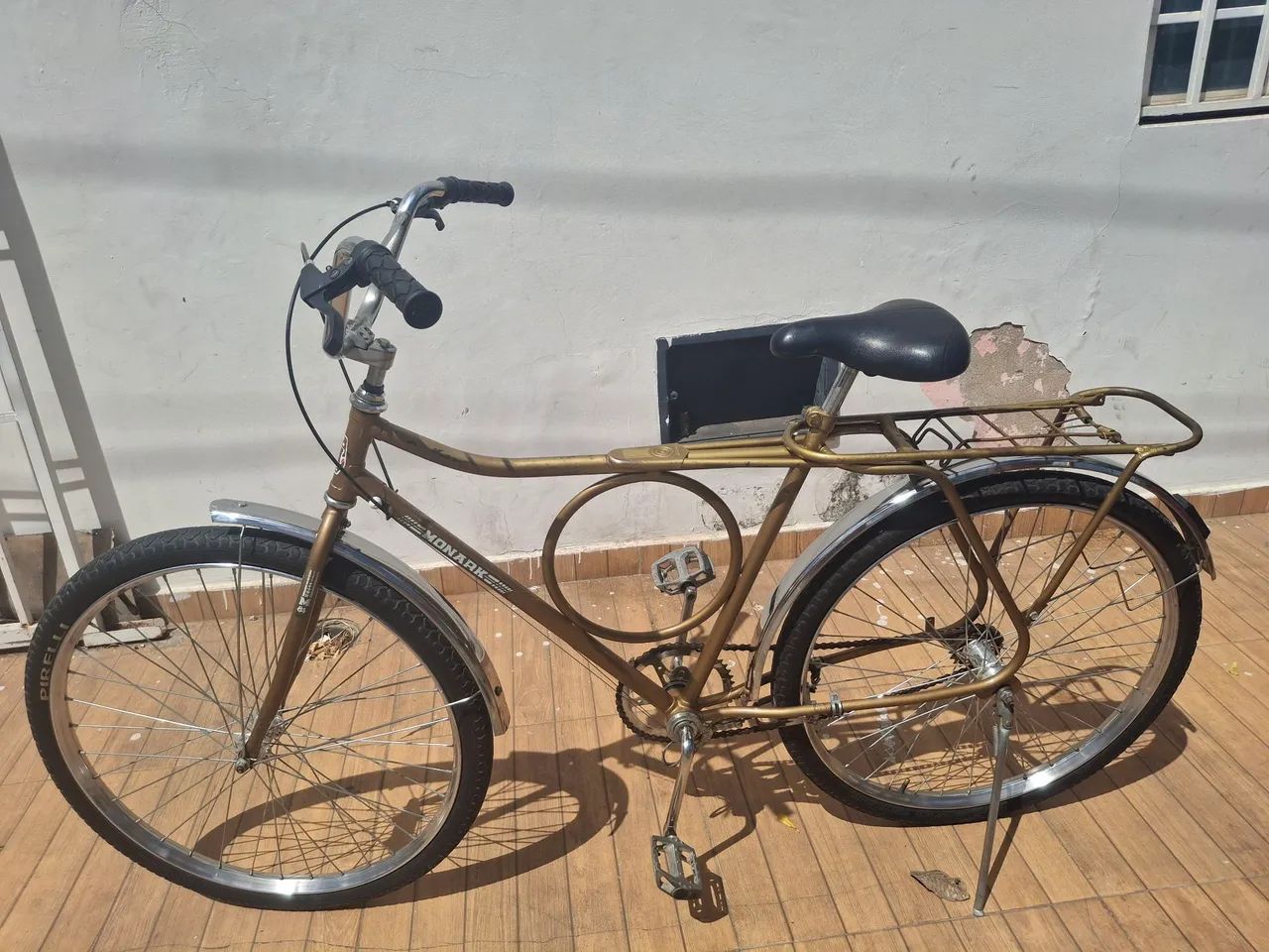 Bicicleta Monark barra circular dourada