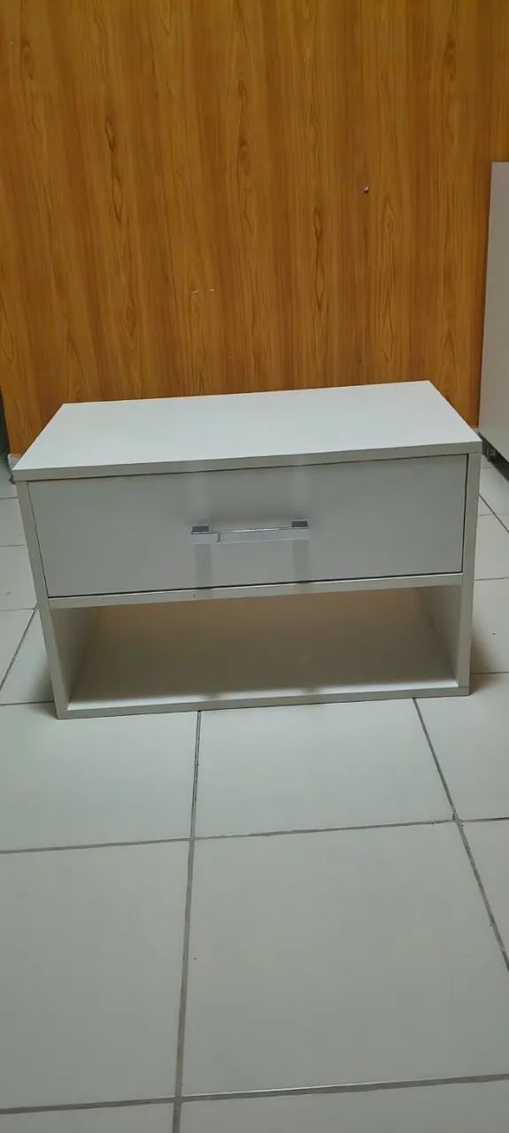 CRIADO MUDO