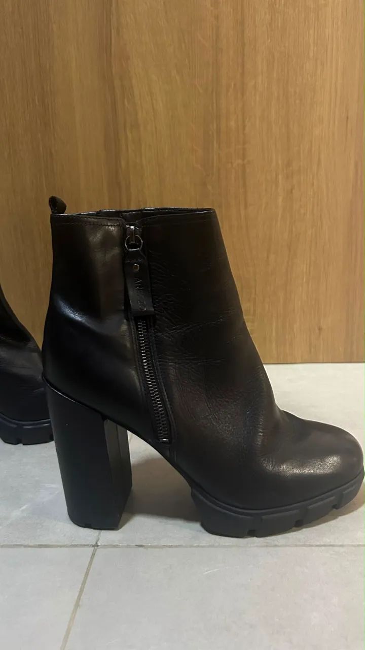 Bota Coturno de Couro Arezzo 