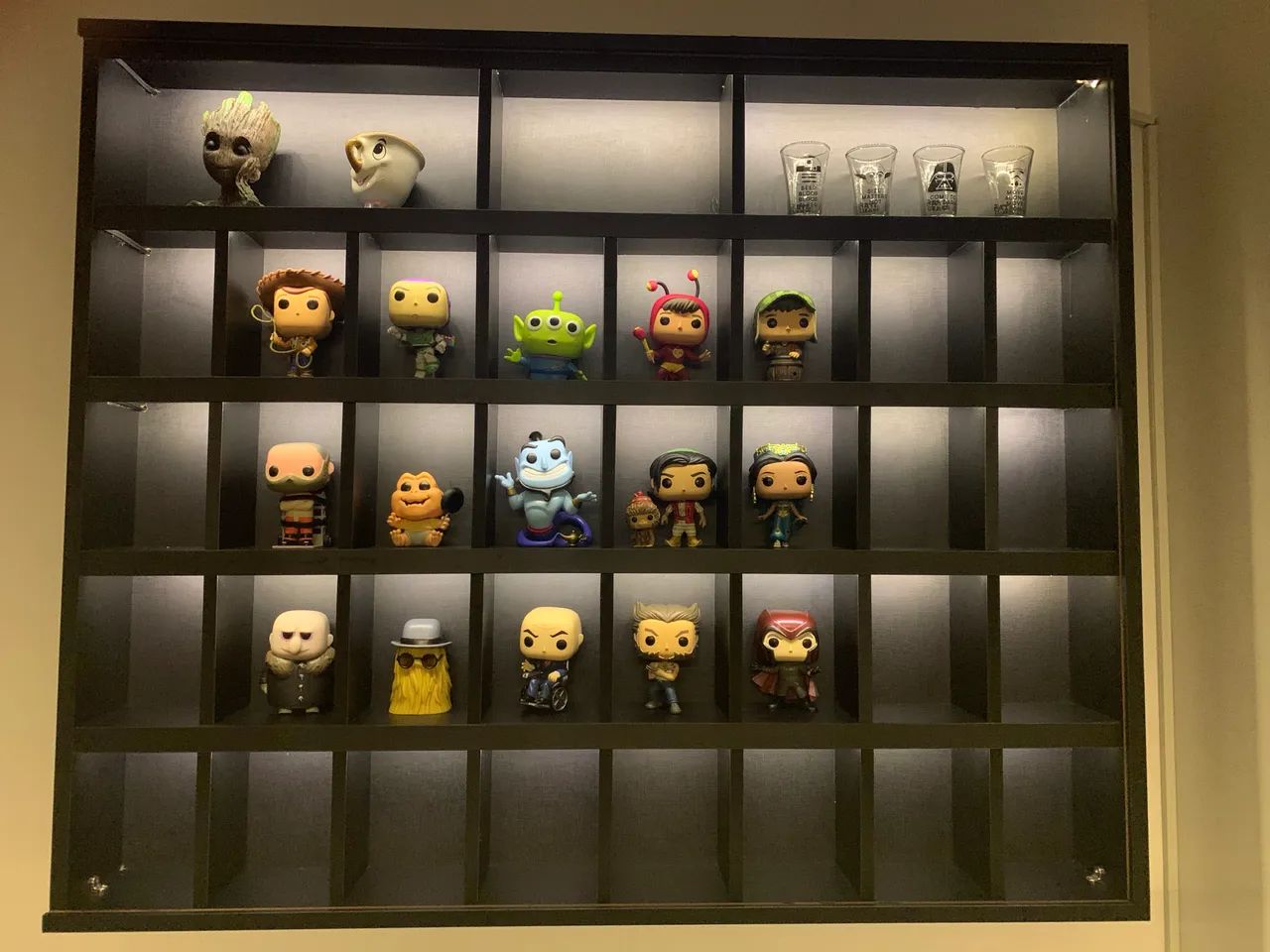 Expositor para Funko Pop com vidro e iluminação - até 40 unidades