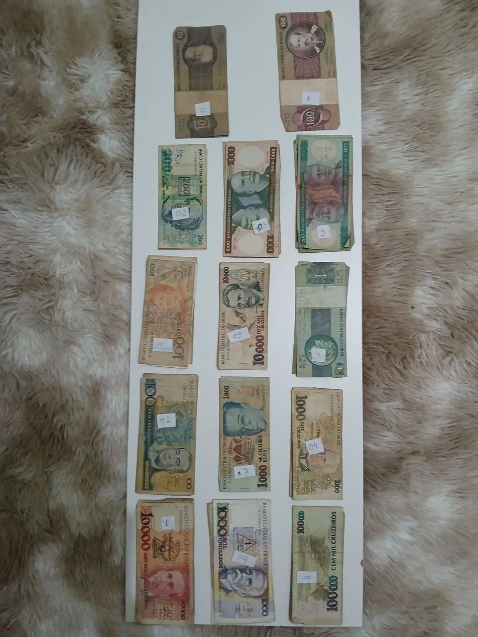 Conjunto com 60 cedulas de dinheiro antigo brasileiro.
