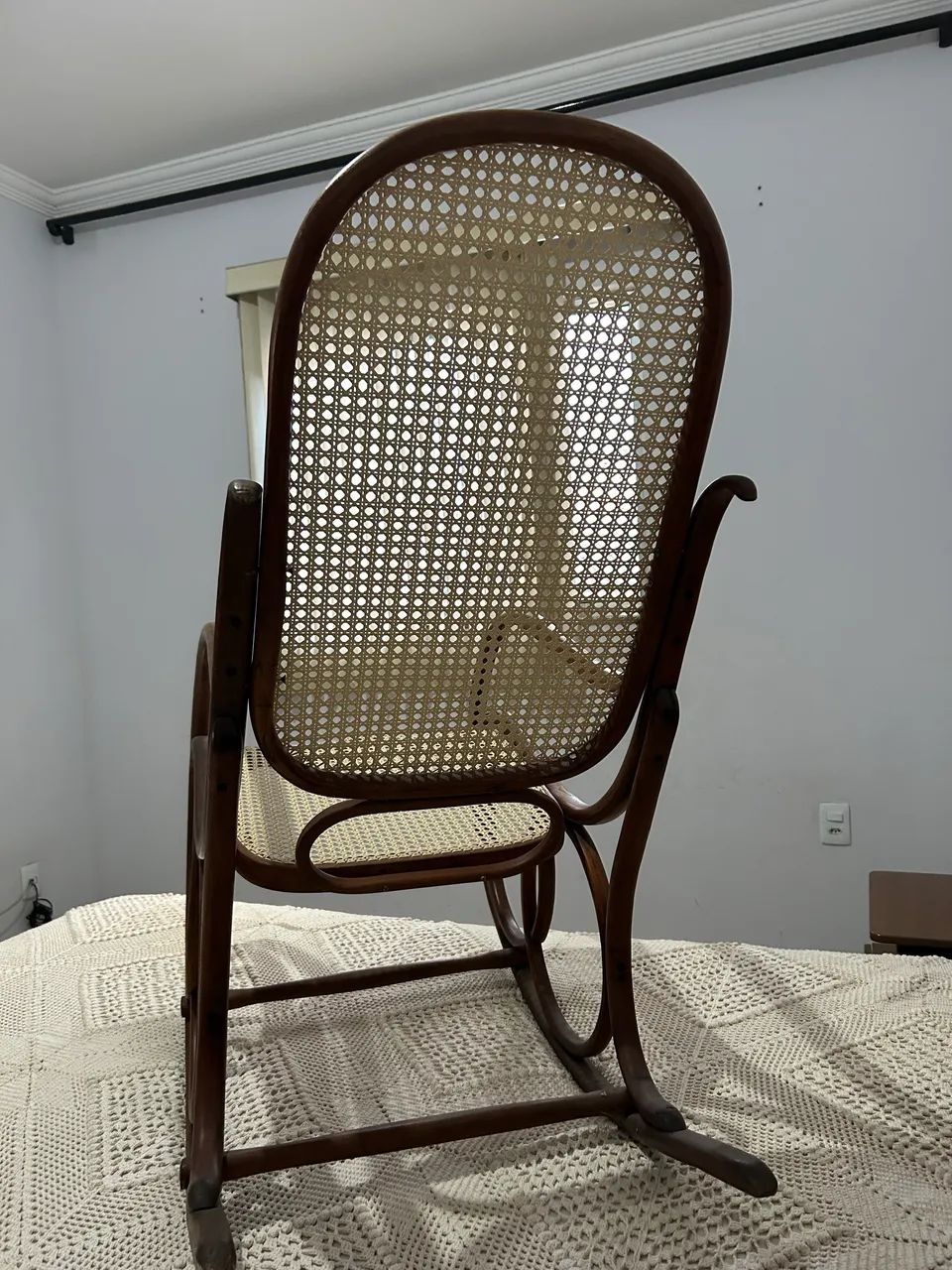 Vendo cadeira de balanço antiga  - Foto 5