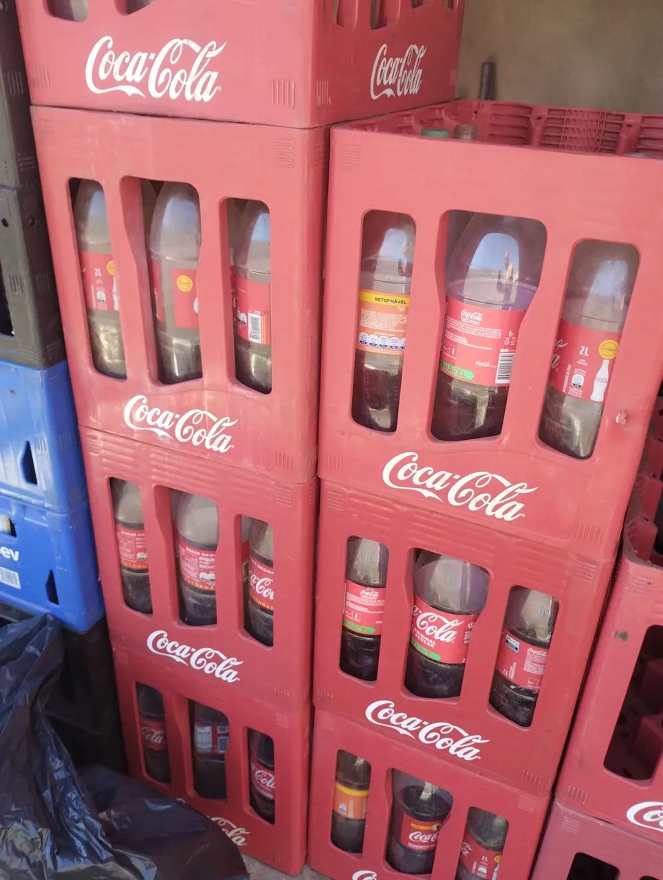 vendo caixas de coca cola dois litros retornável 