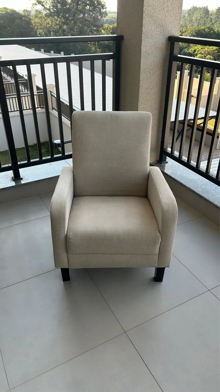 Poltrona estofada creme 