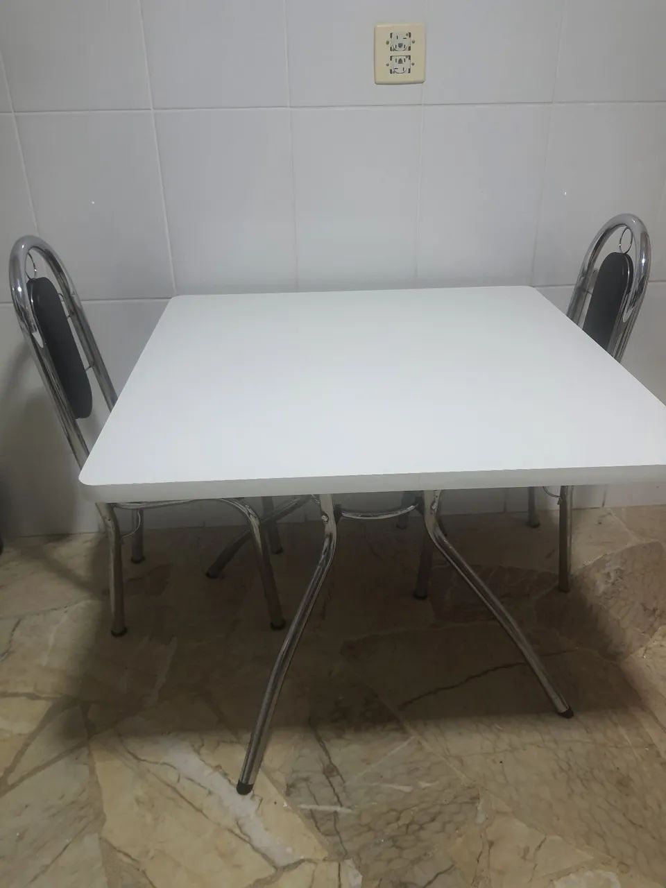 Mesa de cozinha quadrada 