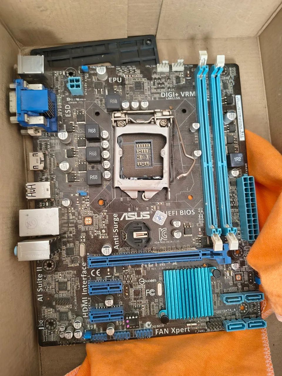 Placa-mãe ASUS H61M-A LGA 1155 DDR3
