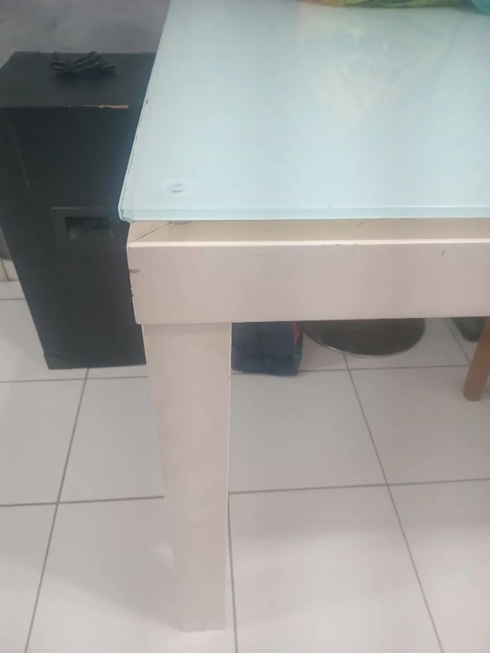 Mesa branca grande, vidro