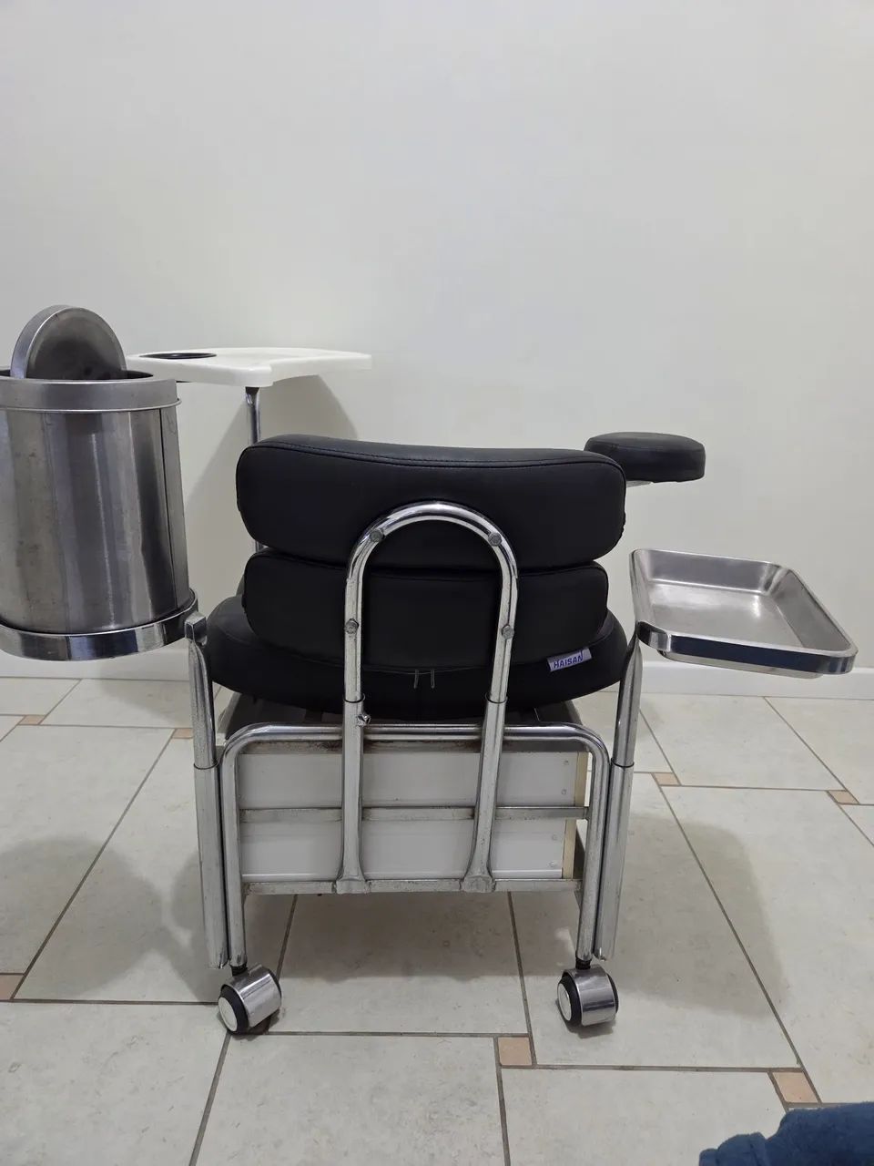 Cadeira de manicure com rodas - Foto 4