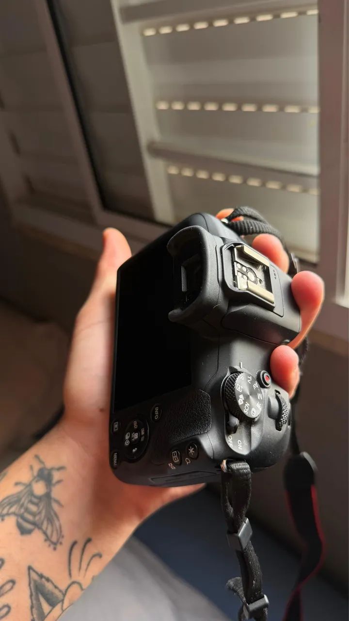Câmera Mirrorless EOS-R100 - Foto 3