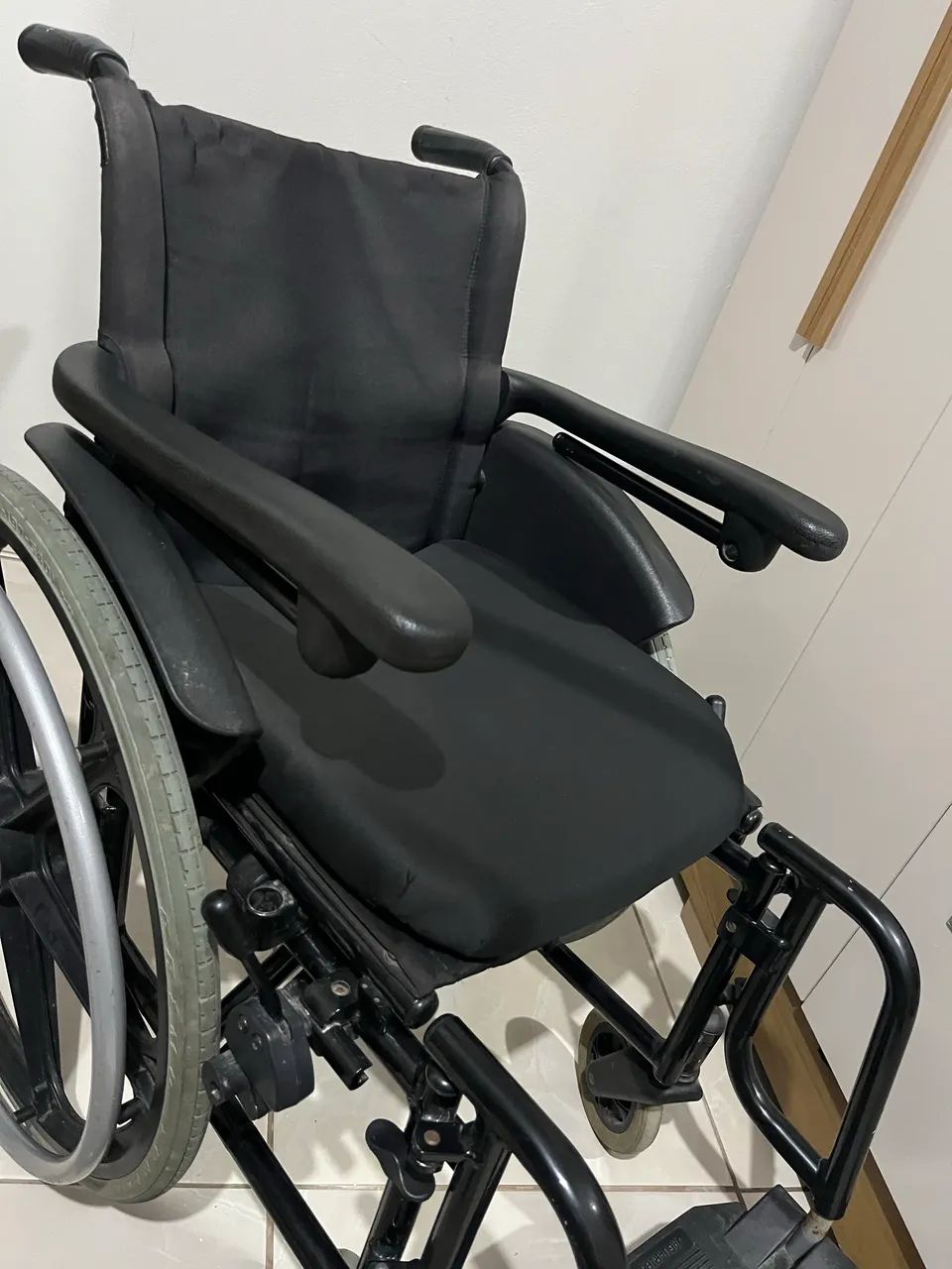 Vendo cadeira de rodas  - Foto 4