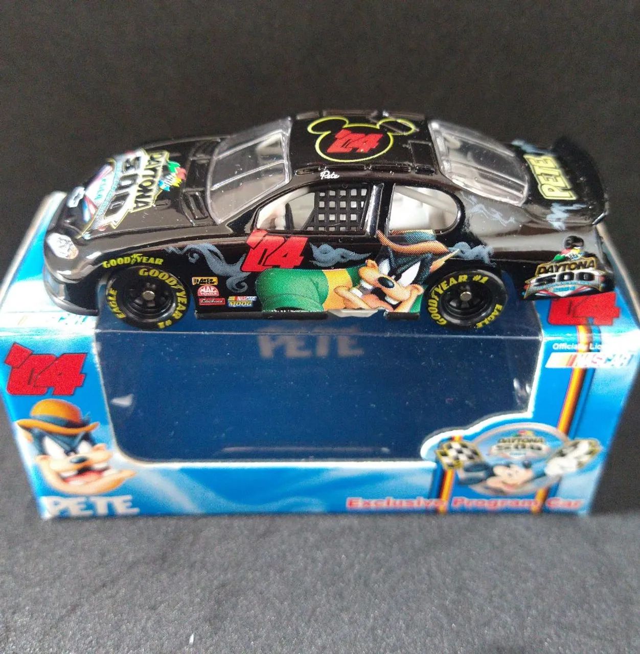 Disney Daytona 500 2004 - Pete #14 Exclusive Program Car (Escala 1:64) - Foto 2