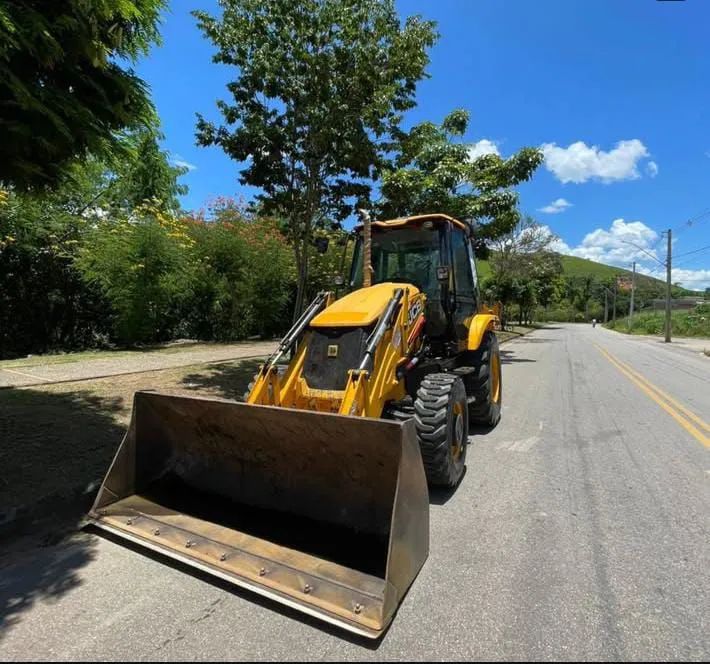 Retroescavadeira - Foto 4