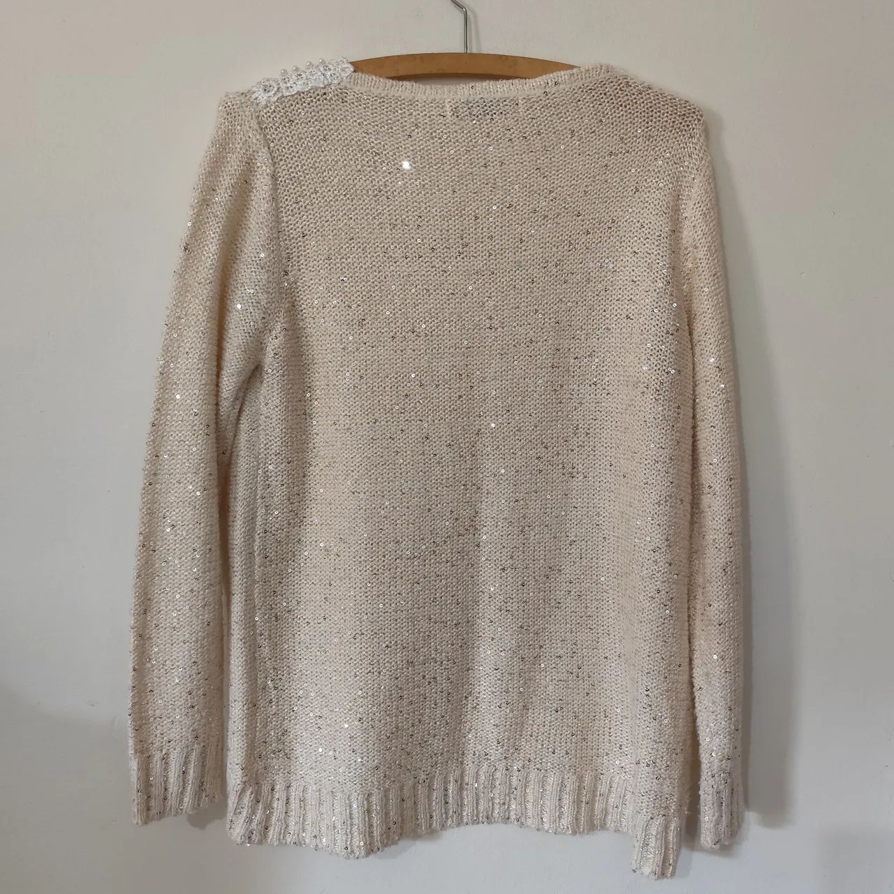 Blusa Tricô Off White Com Pérolas E Brilho Carmelo Modas M - Foto 2