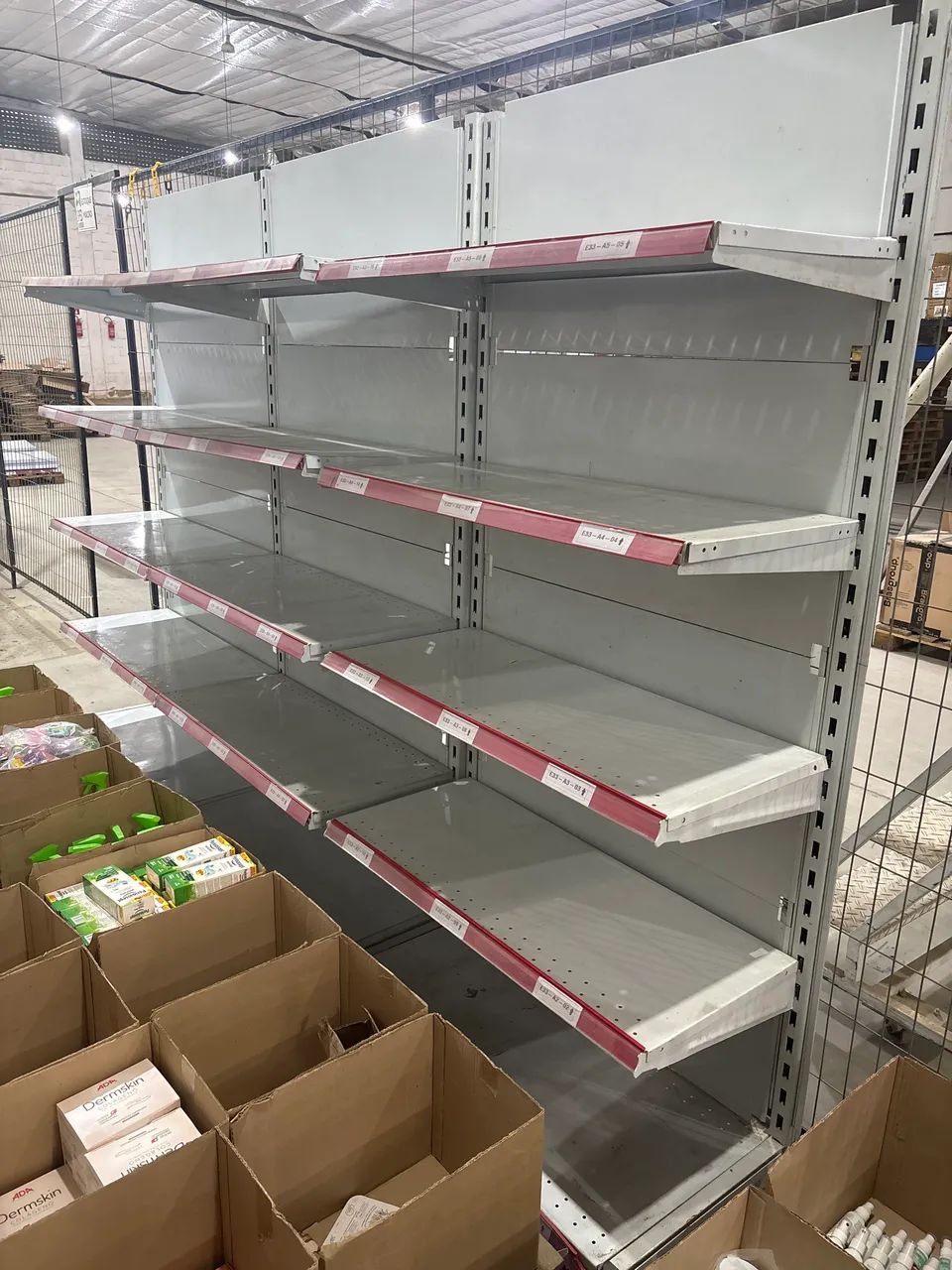 Prateleiras para supermercado e diversos afins
