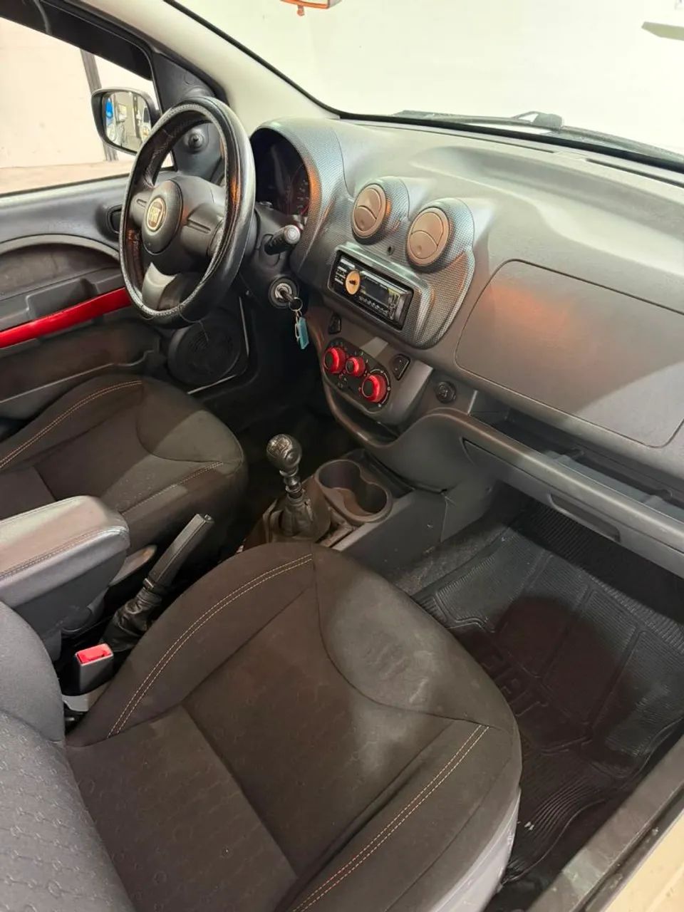 Fiat Uno Sporting 1.4 EVO Fire Flex 8V 4P 2012 - Foto 2