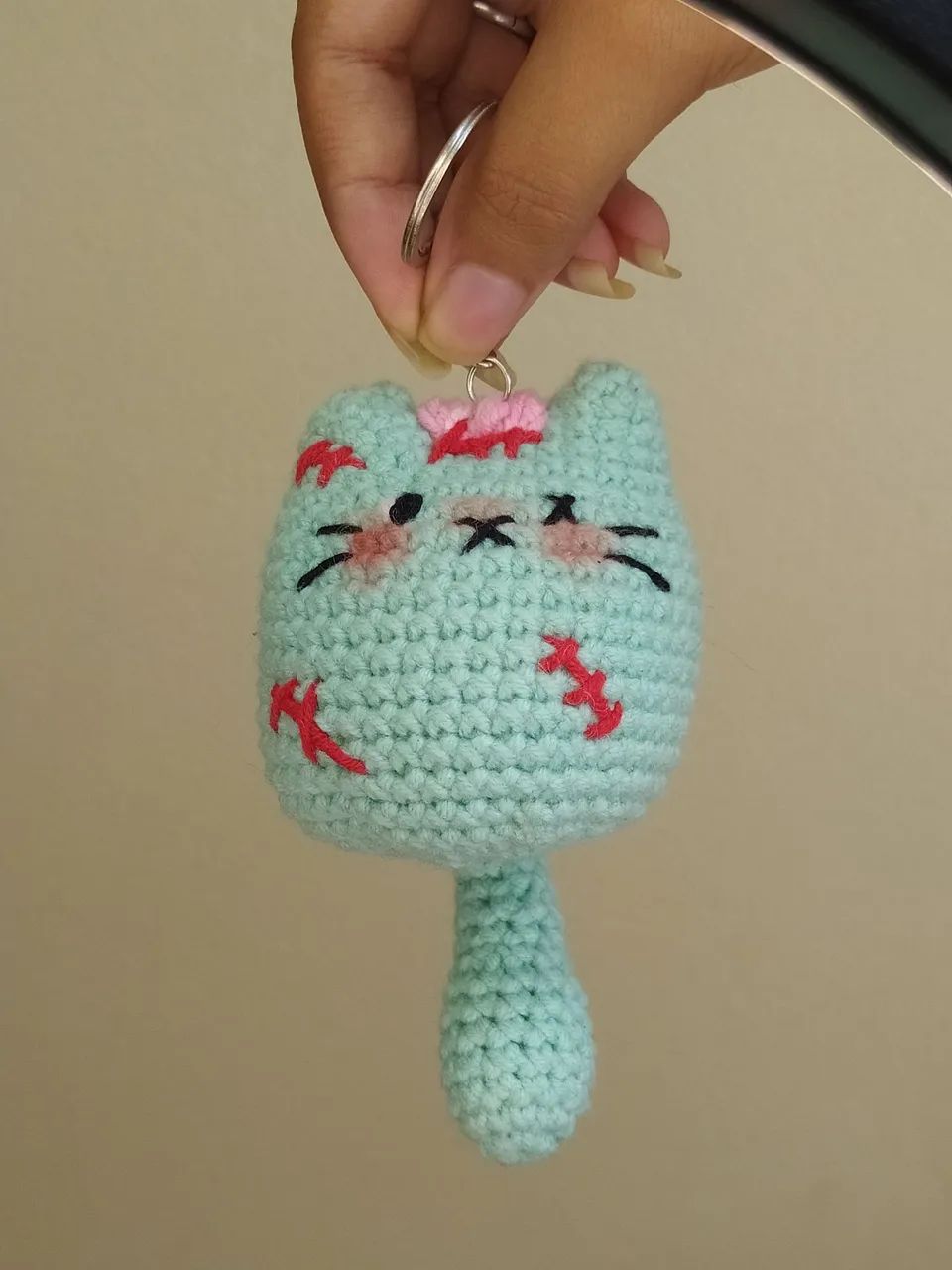 Gatinhos Halloween - Chaveirinho de crochê - Foto 2
