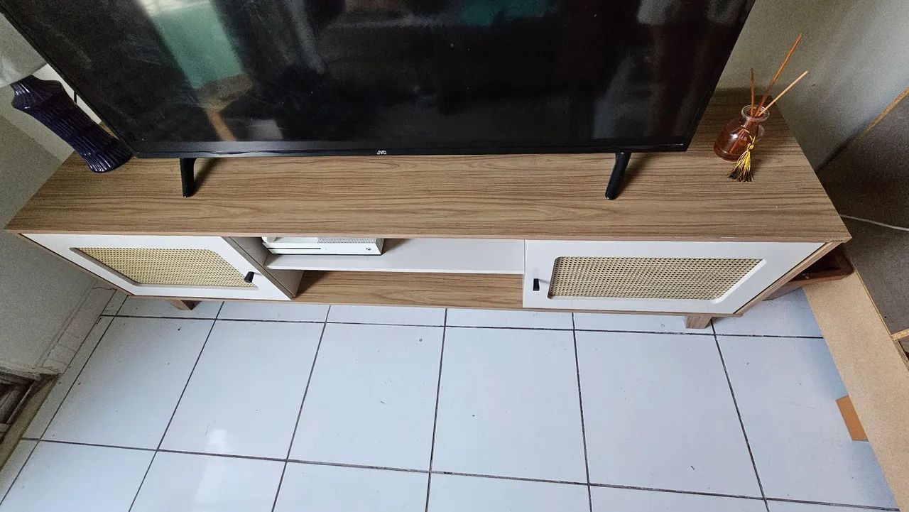 Rack Artely Off White e Carvalho em Ótimo Estado - Foto 5