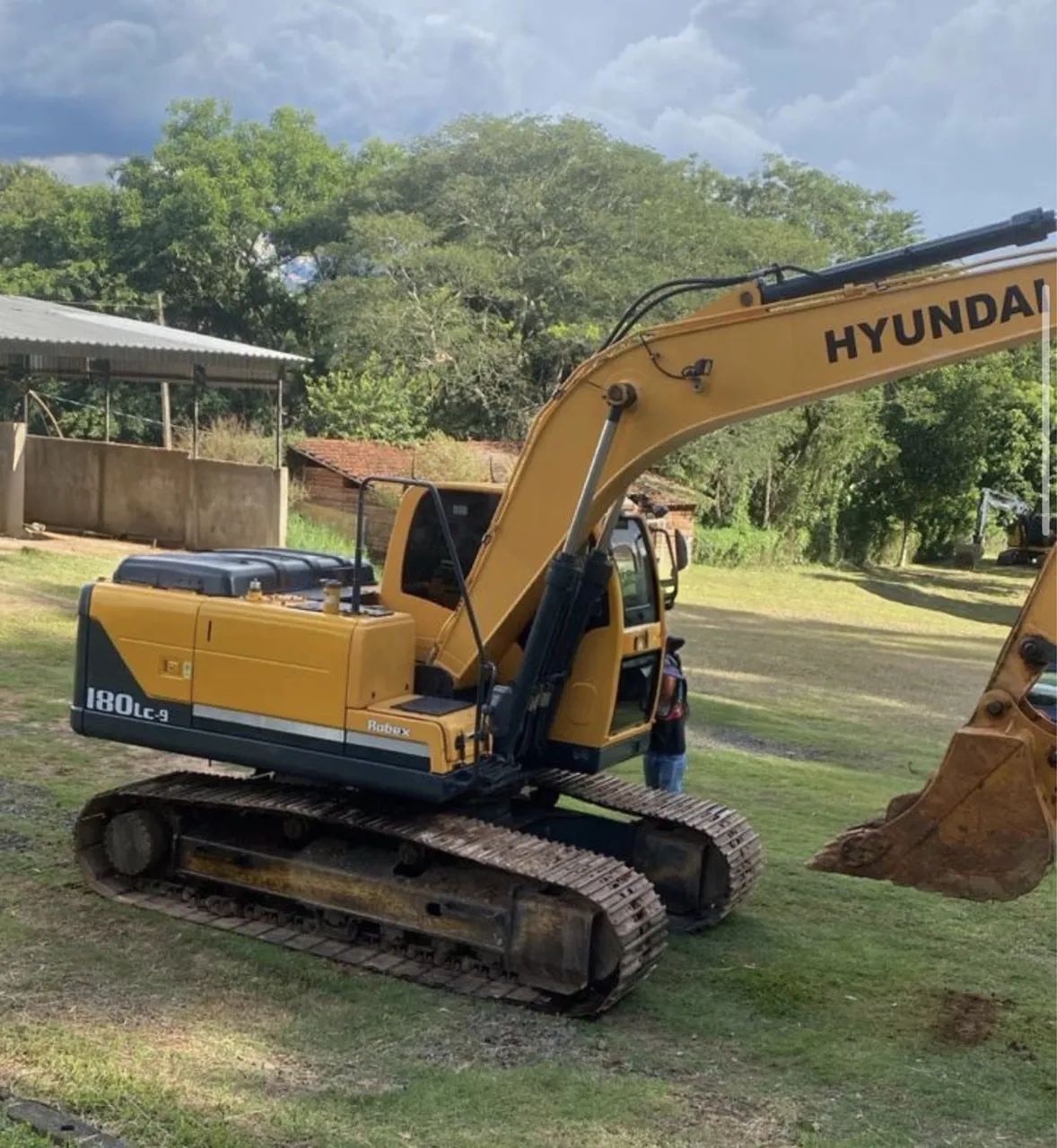 Escavadeira Hyundai 180 LC-9 ano 2019 com 5.600 horas e ar condicionado, em SP - Foto 5