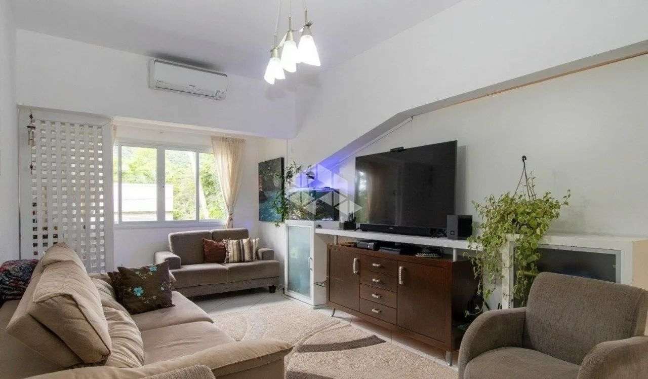 Casa alto padrão em condomínio no Itacorubi