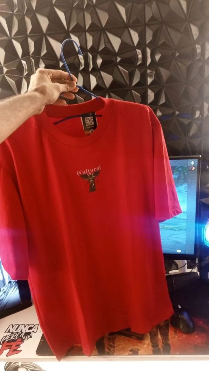 Camiseta Cultural Vermelha - Nova | R$ 70 - Foto 2