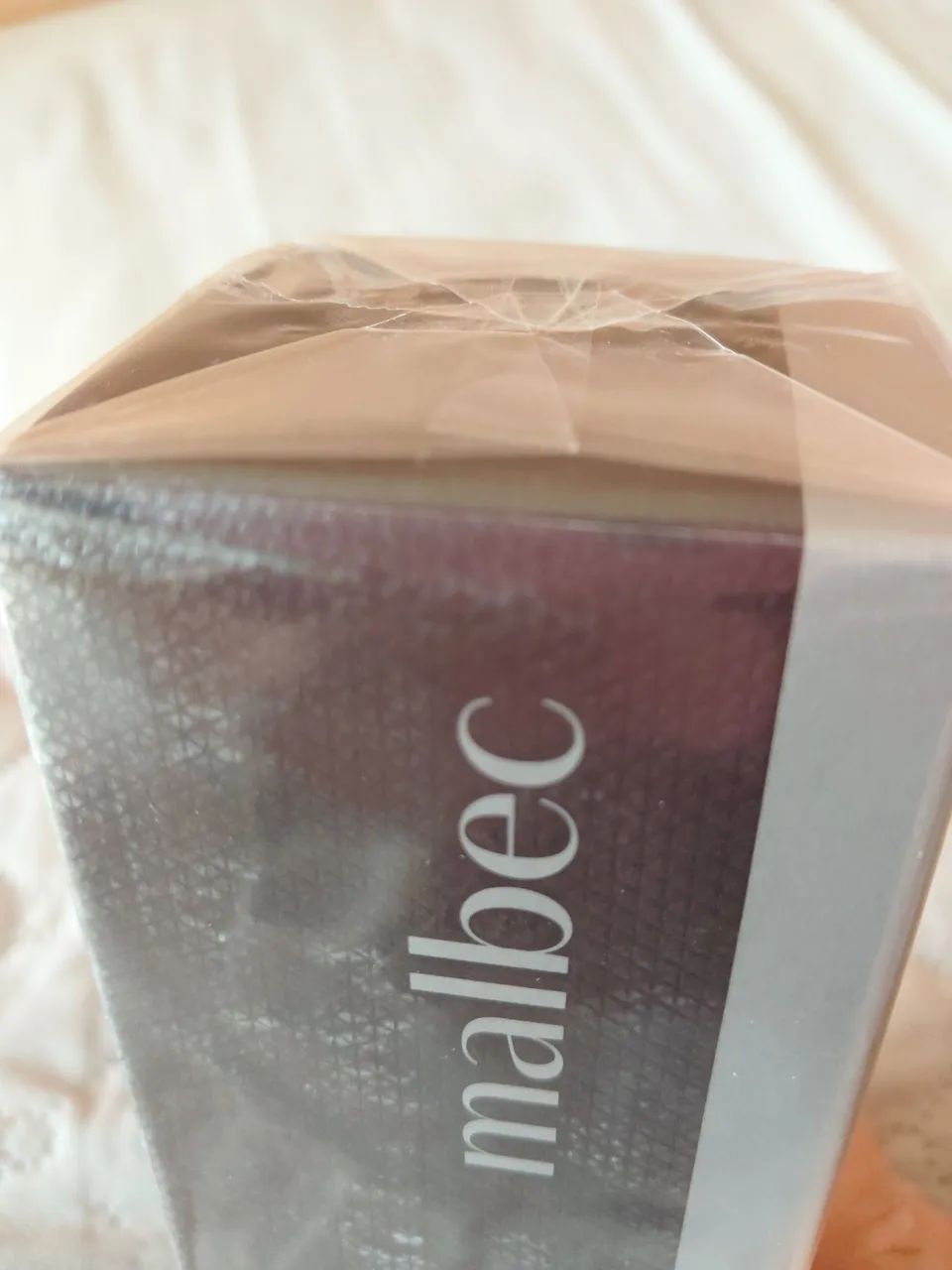 APENAS VENDO Malbec lacrado e original  - Foto 3
