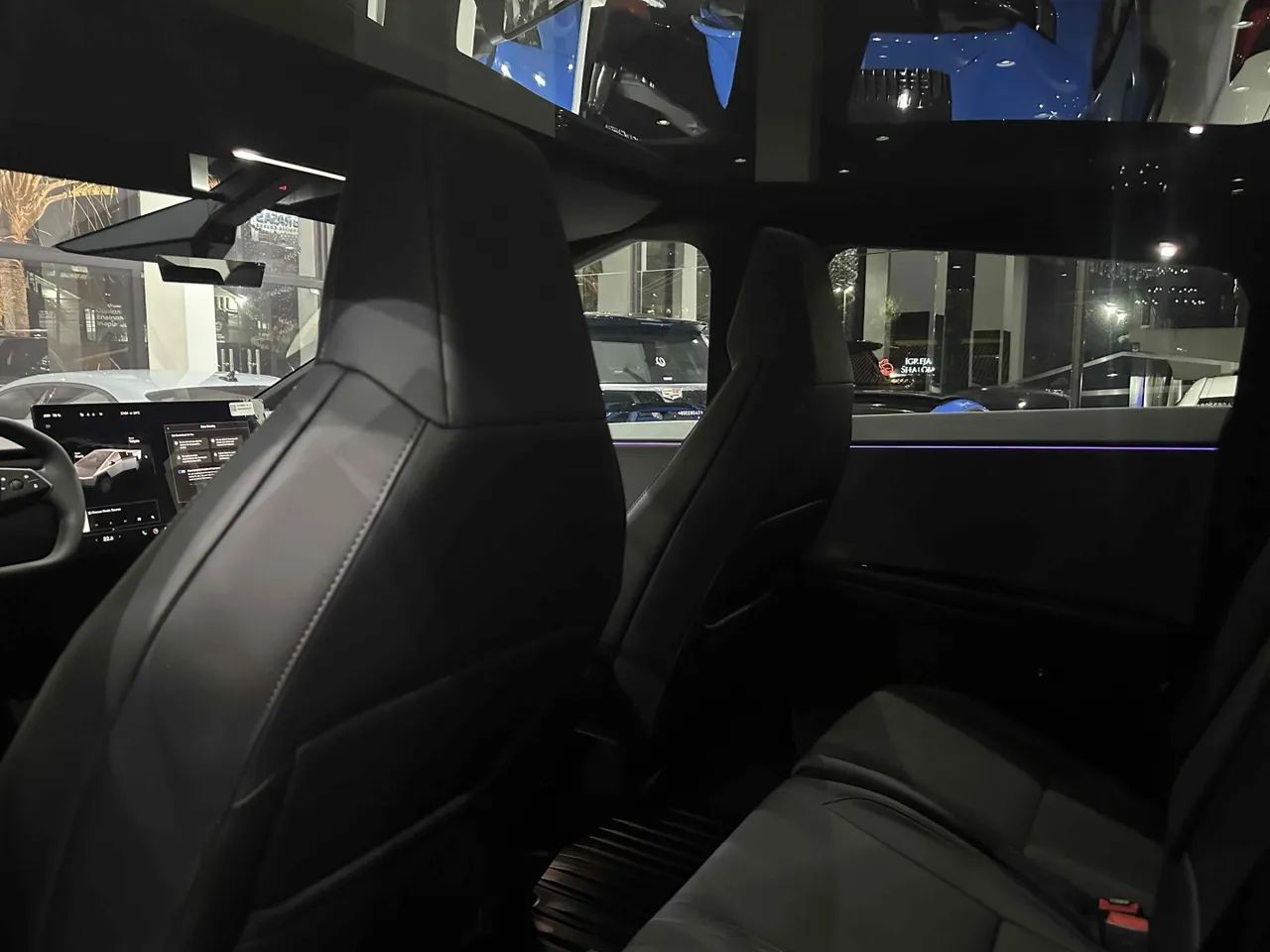 Tesla Cybertruck Foundation, foto 11 de 15