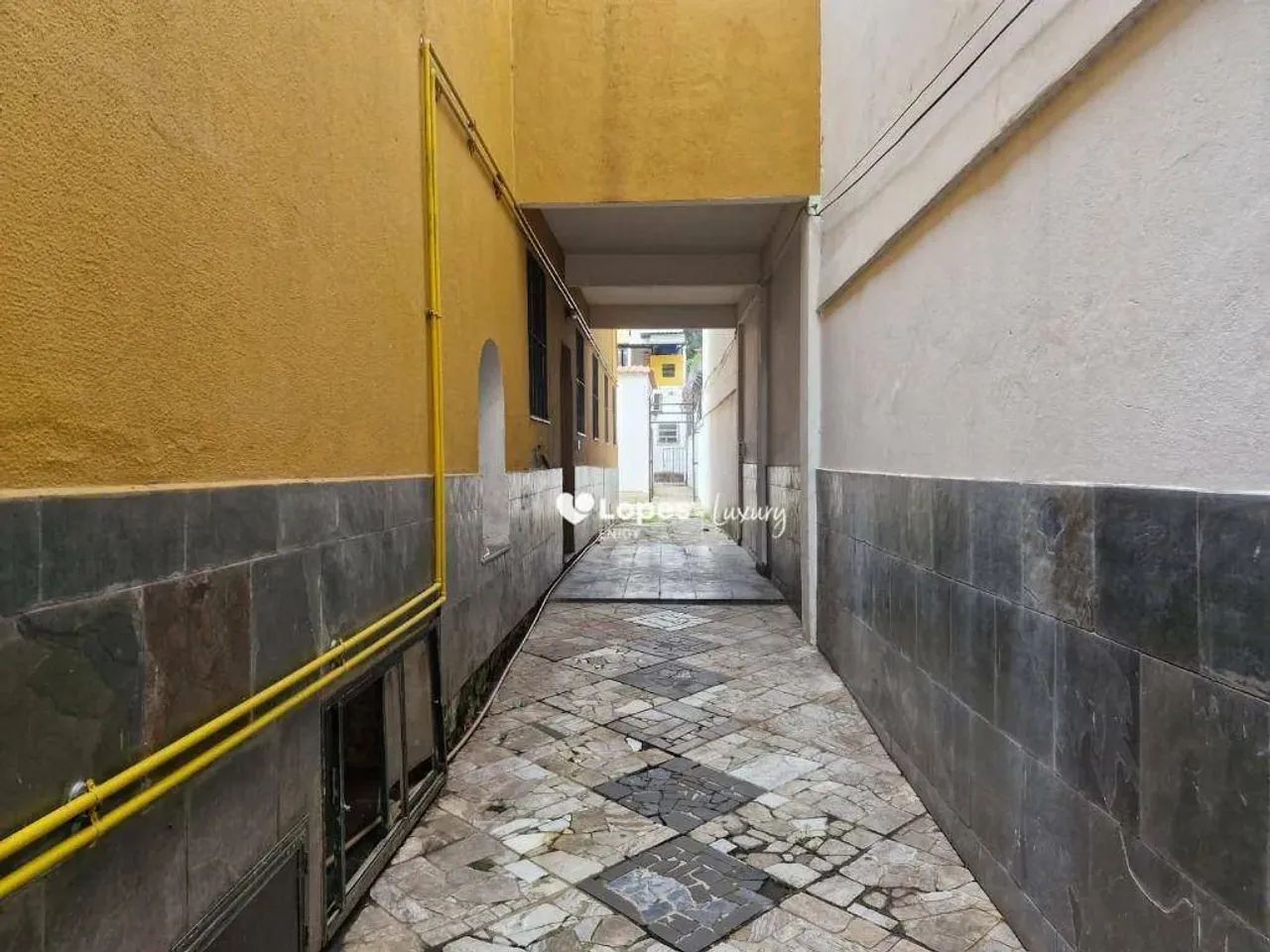 Casarão Duplex com edícula área livre com churrasqueira.