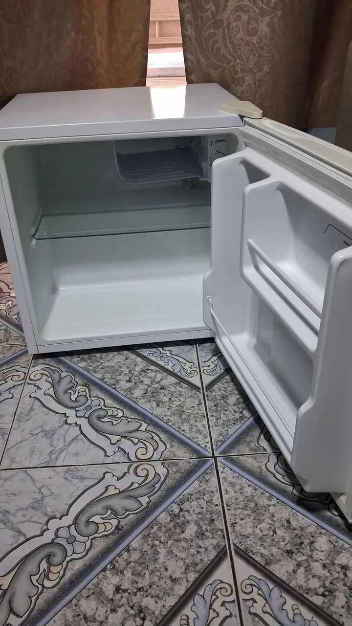 Frigobar Midea 45L - Usado - Foto 4