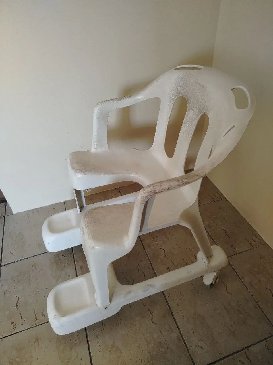 Vendo cadeira de banho plástico - Foto 5