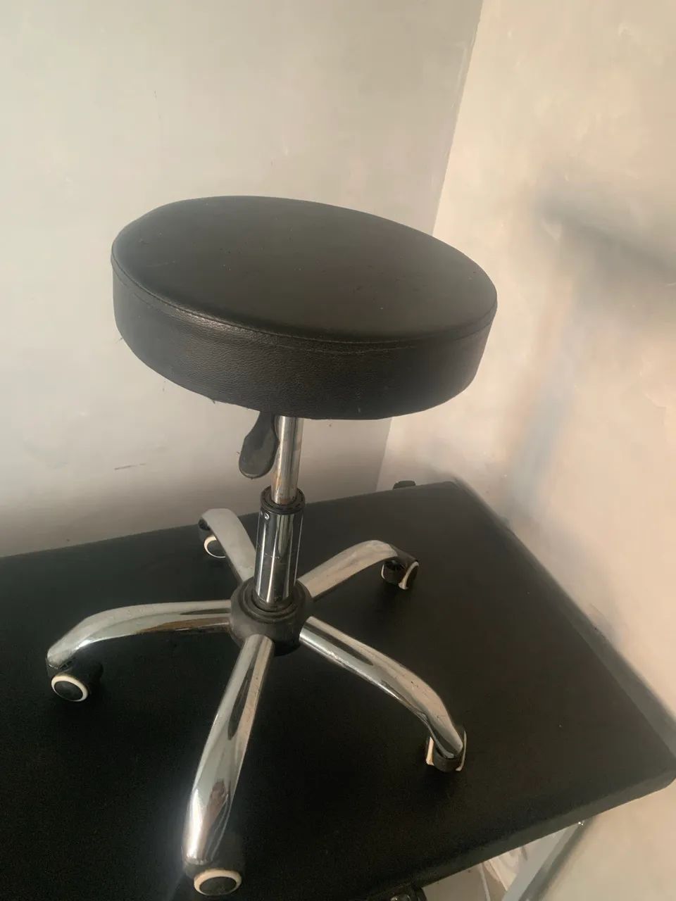 Mocho de tatuagem com  regulagem , sobe e desce 