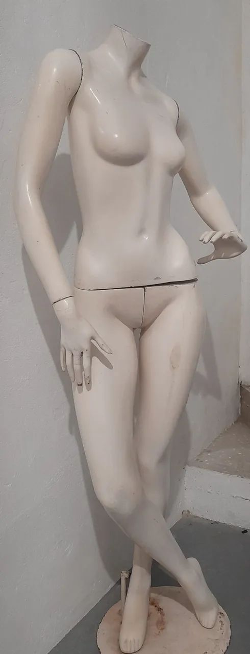 Manequim feminino desmontável