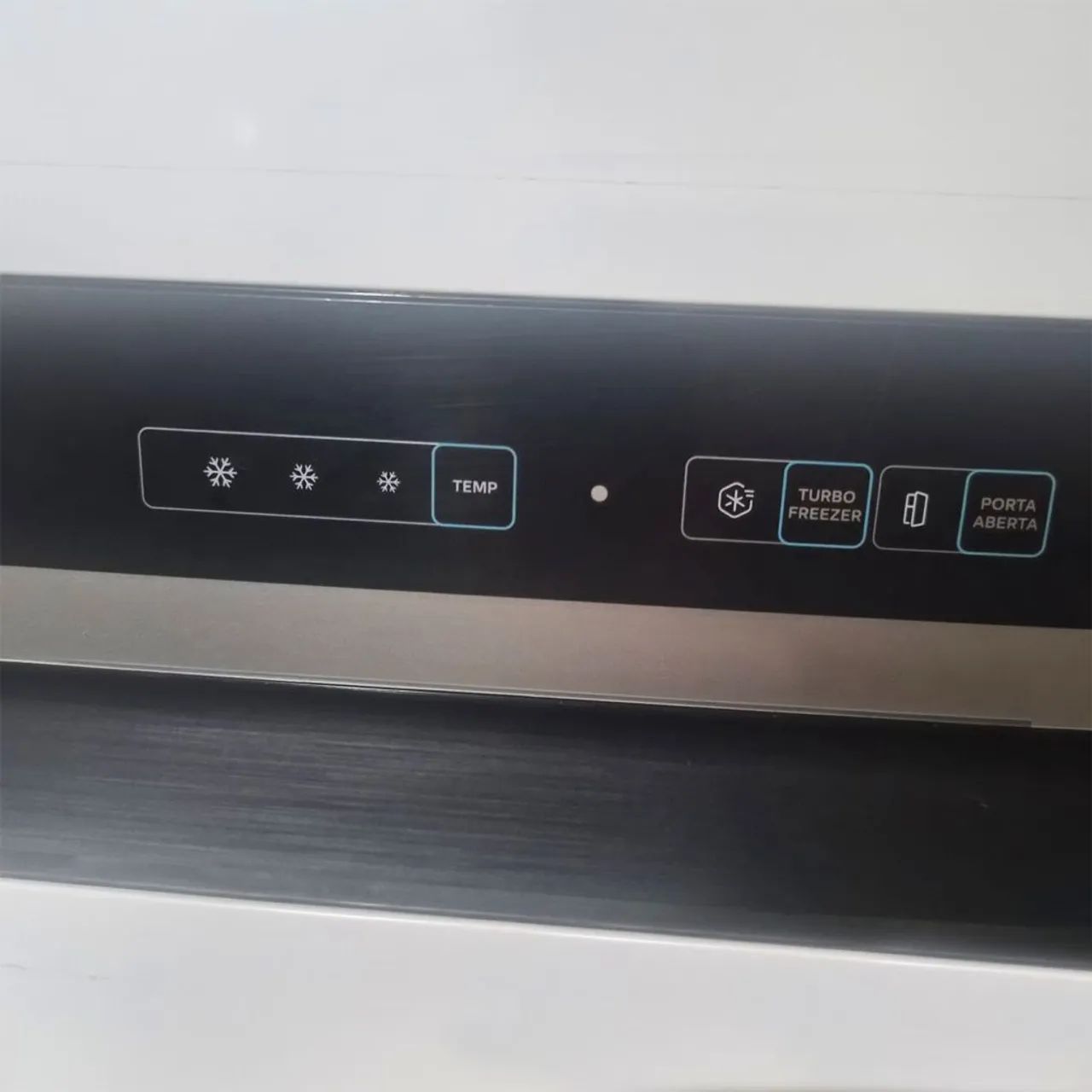 Geladeira Midea 220V - 425 litros - Praticamente nova