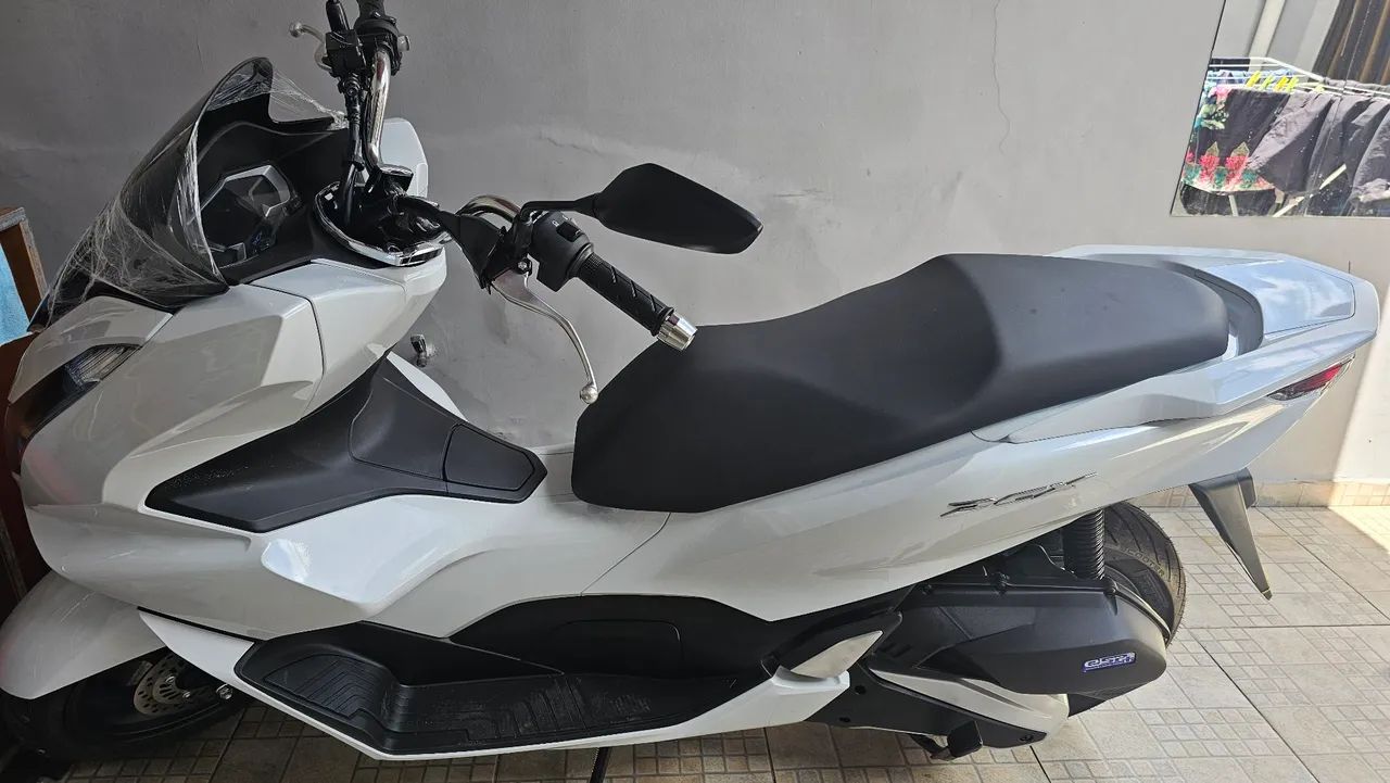 Honda pcx zero km. Emplacada