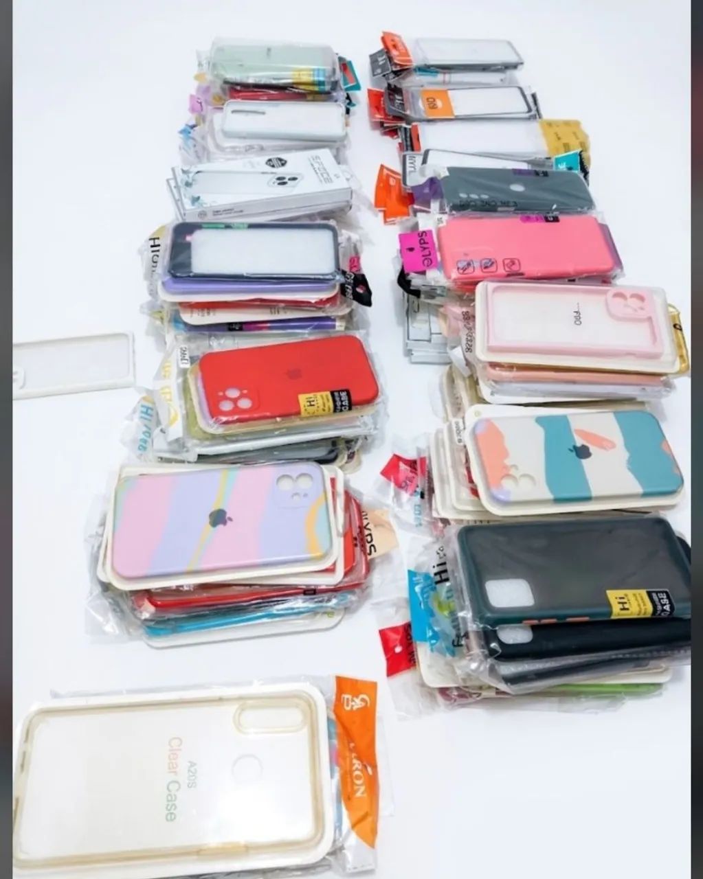 Lote de capinha e película contendo 314 películas e 121 capinha