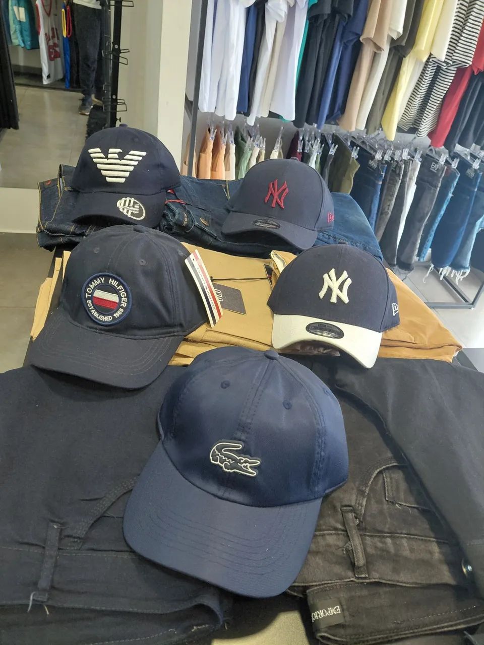 Bonés de vários modelos - Foto 3